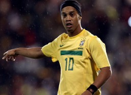 【中国体彩网官方首页】中超联赛激战，苏祖桑戈尔头球破门，黄希扬传射建功，重庆与沧州2-2握手言和