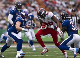 【中国体彩】重磅，前队友达蒙·琼斯被曝泄露詹皇伤情 情报战失利湖人惨遭雄鹿击溃