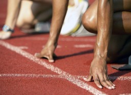 中国体彩：Faker小炮轰下开门红，RNG与iG双双告捷开启新赛季